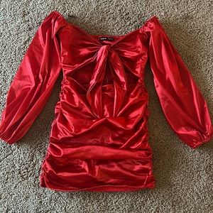 Red mid drift cut out dress, had pulley off the shoulder sleeves